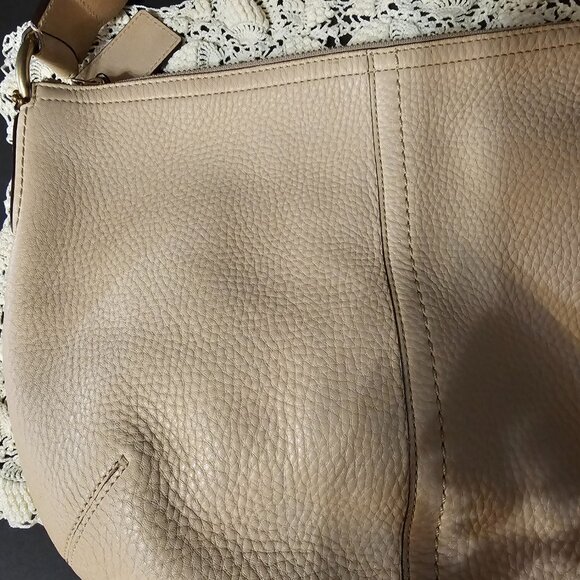 Coach creamy light tan pebble leather handbag - Picture 2 of 7